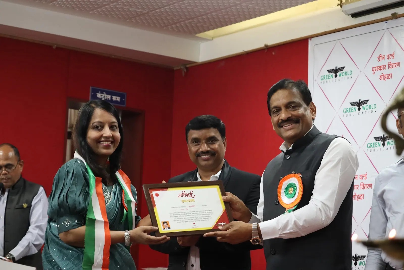 Veena Jain receiving an award
